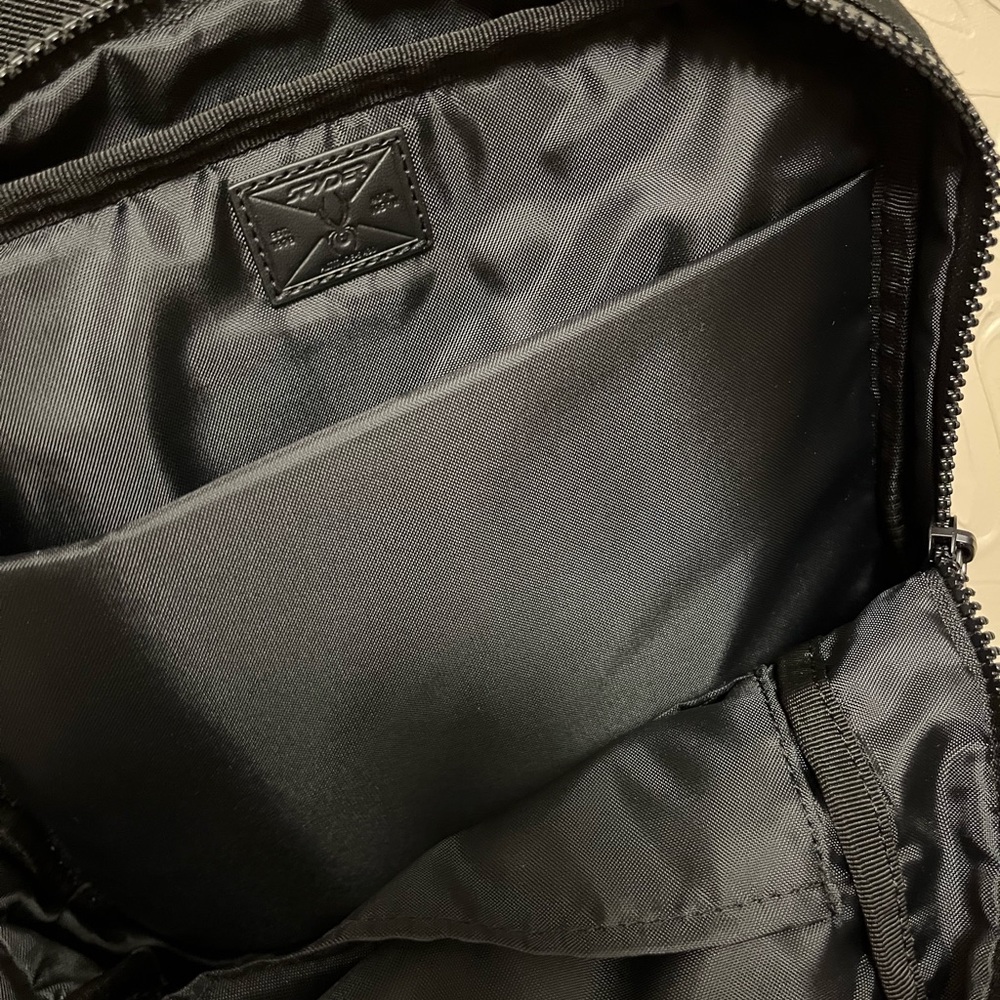 Like new black Spyder messenger cross body iPad nylon bag adjustable strap - Picture 11 of 15